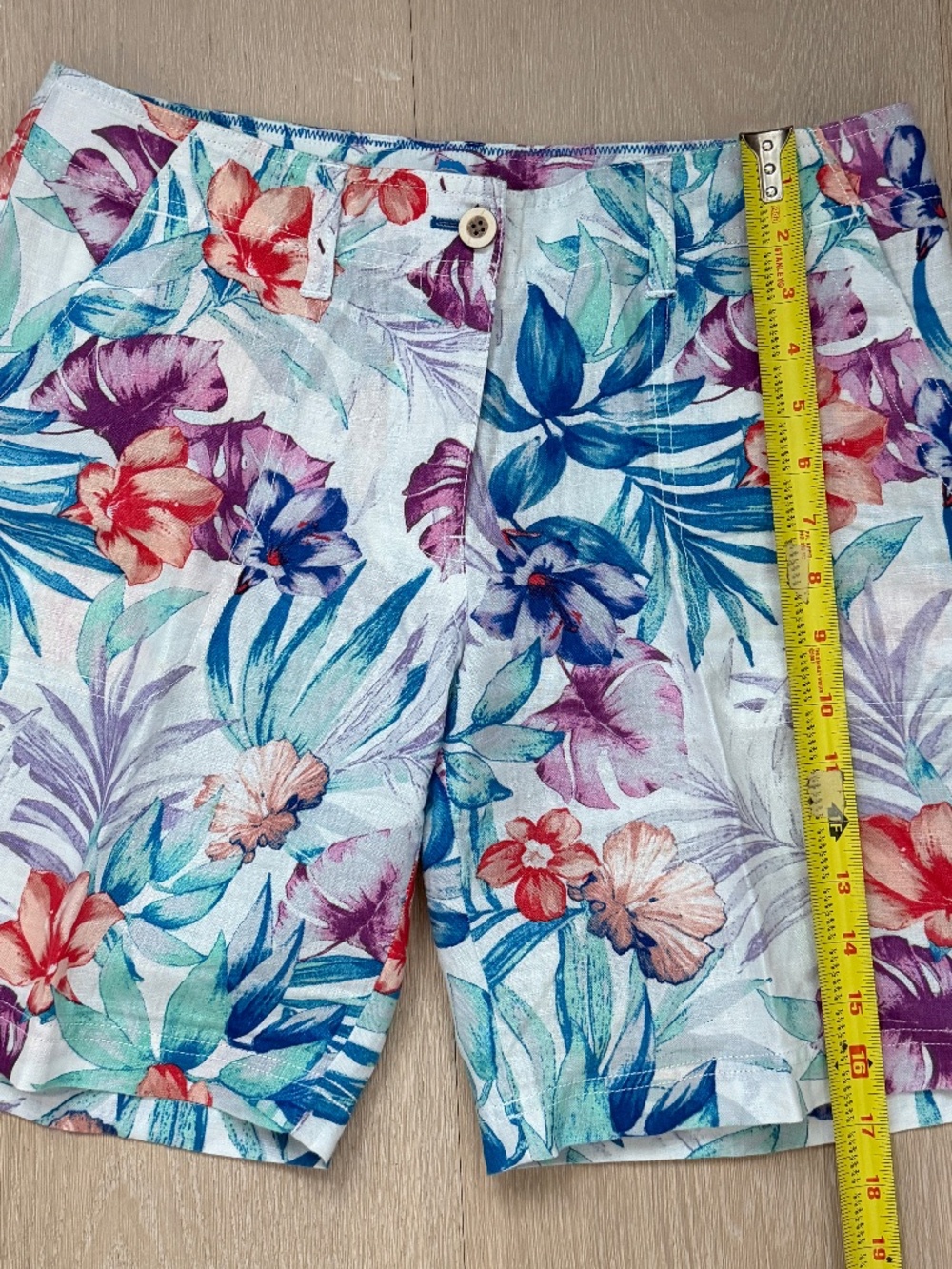 100% Linen Floral Print Shorts purchased at Tommy Bahama 🌺🌴